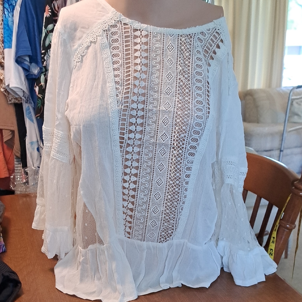 POL Elegant White Lace Women's Top New No Tags